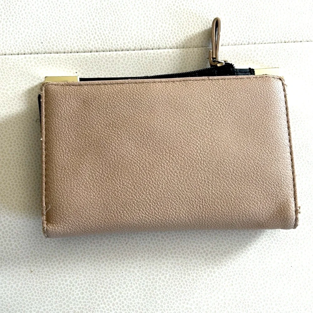 Jessica Simpson Bi-fold Billfold/Wallet-Tan Neutral Classic Like New Compact